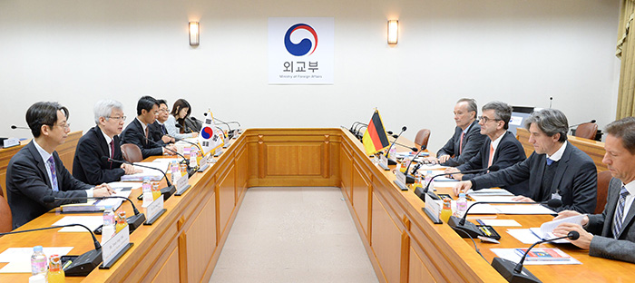 Government officials from Korea and Germany discuss ways to boost economic cooperation, at the 30th Korea-Germany Joint Economic Committee held at the Government Complex-Seoul on Jan. 10.